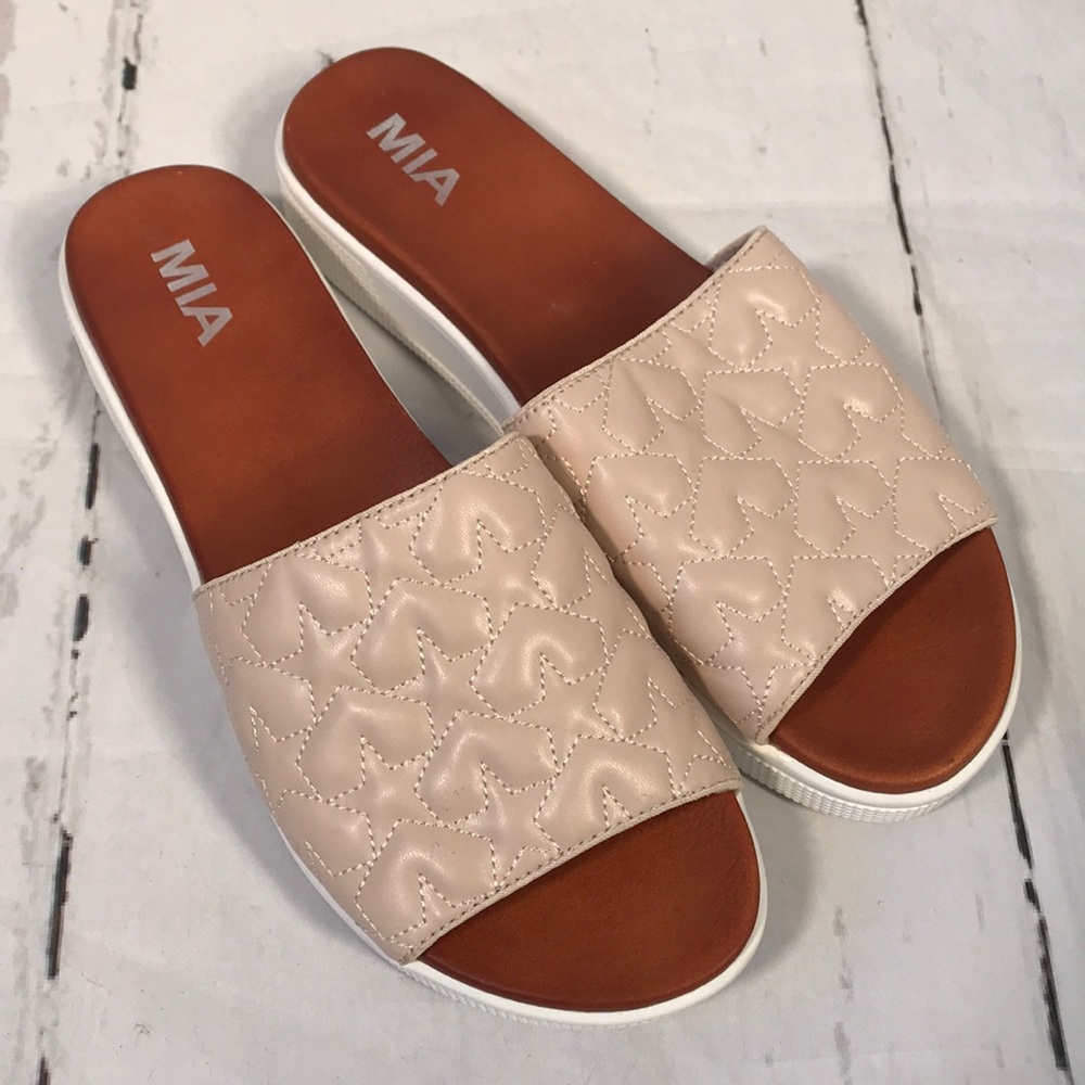 MIA Adele slip-on slider quilted sandals Size 9.5 New Tan Creme Cushioned